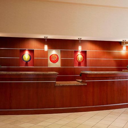 Отель Wyndham Cleveland Airport Экстерьер фото