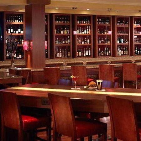 Отель Wyndham Cleveland Airport Ресторан фото
