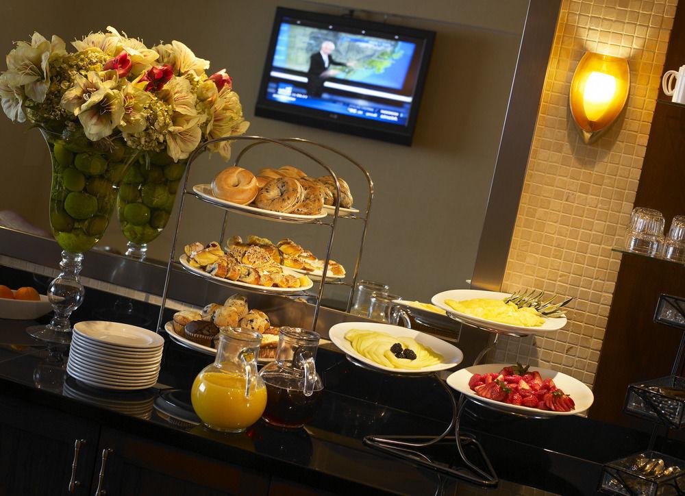 Отель Wyndham Cleveland Airport Экстерьер фото