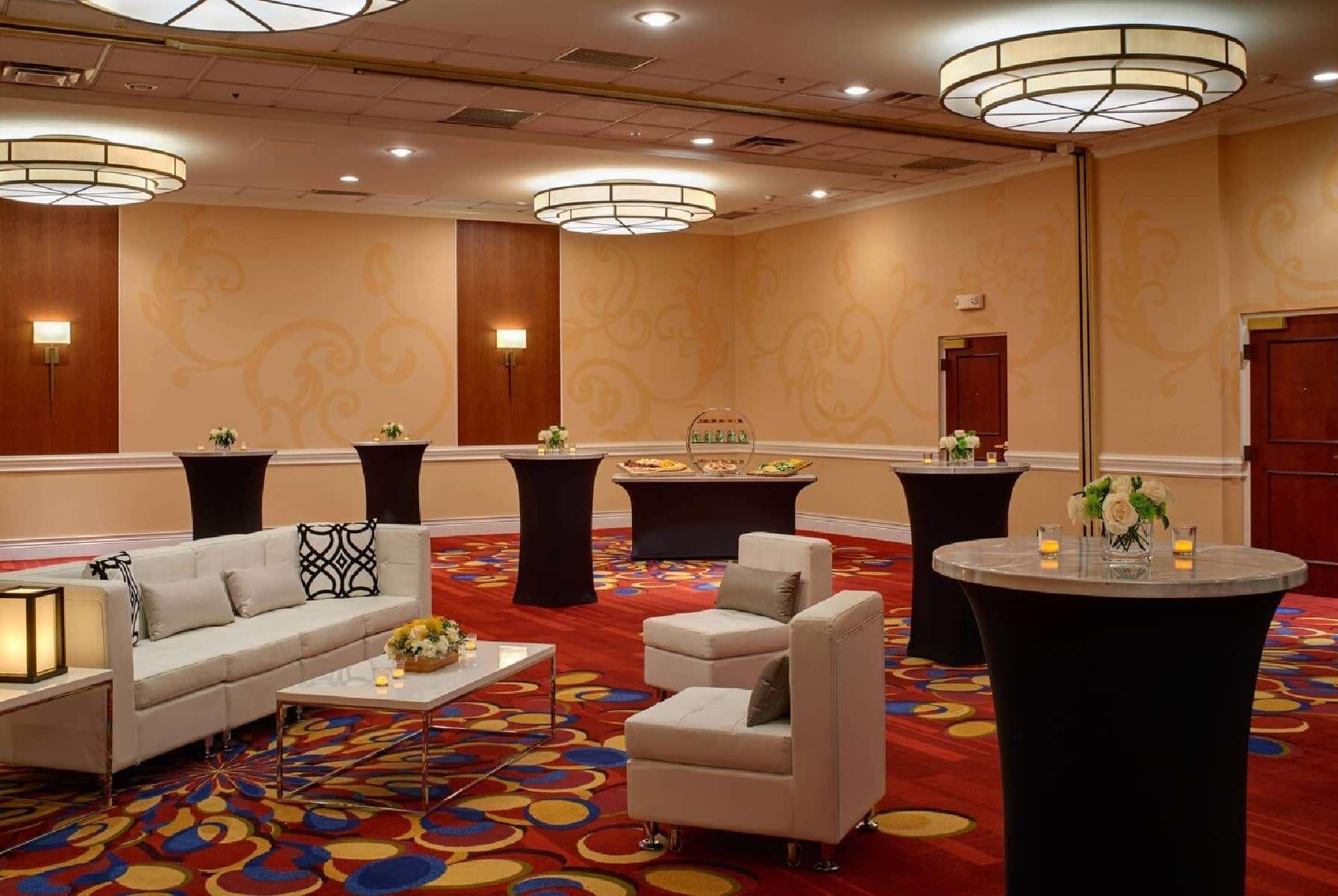 Отель Wyndham Cleveland Airport Экстерьер фото
