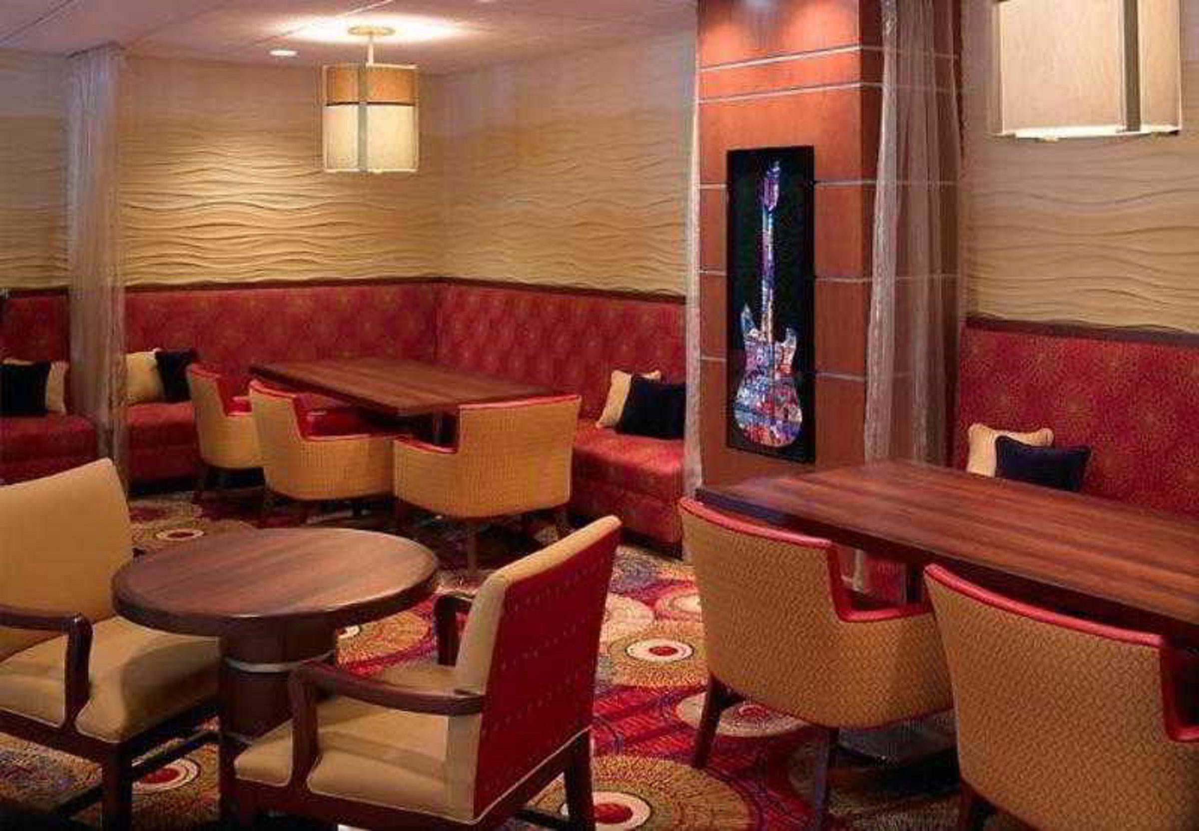 Отель Wyndham Cleveland Airport Экстерьер фото