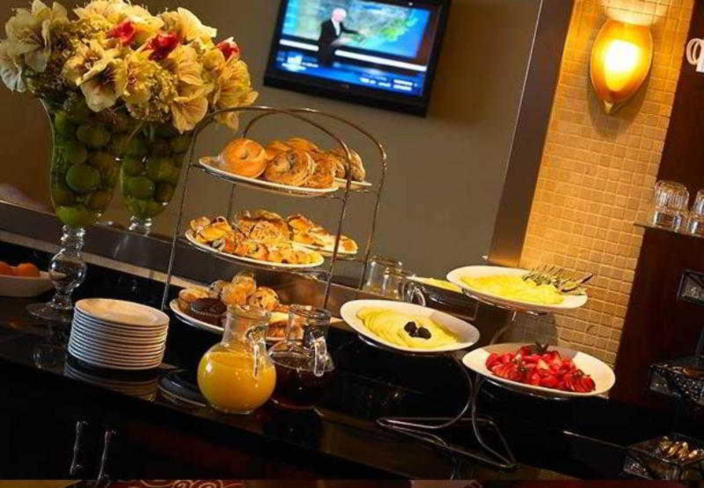 Отель Wyndham Cleveland Airport Экстерьер фото