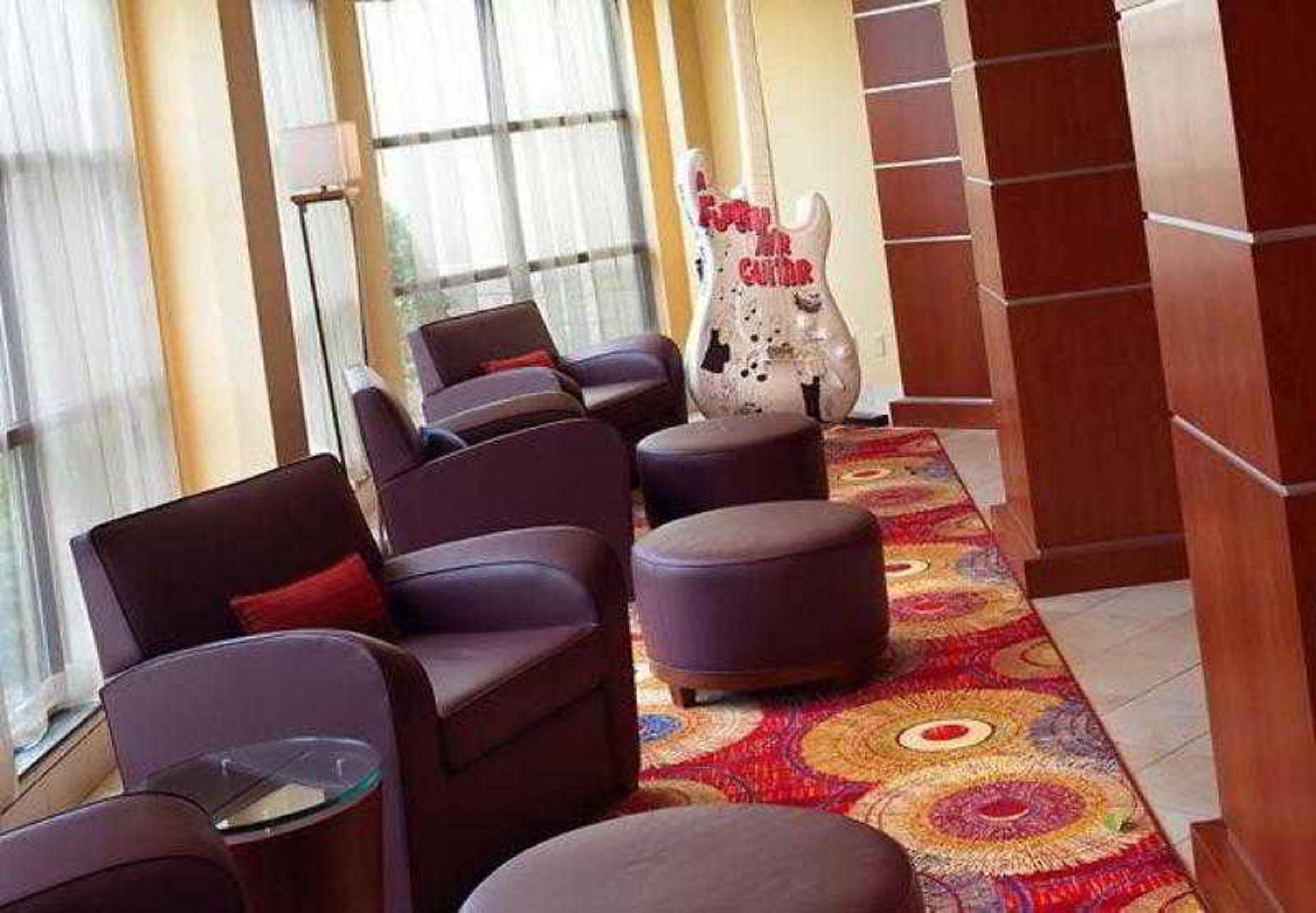 Отель Wyndham Cleveland Airport Экстерьер фото