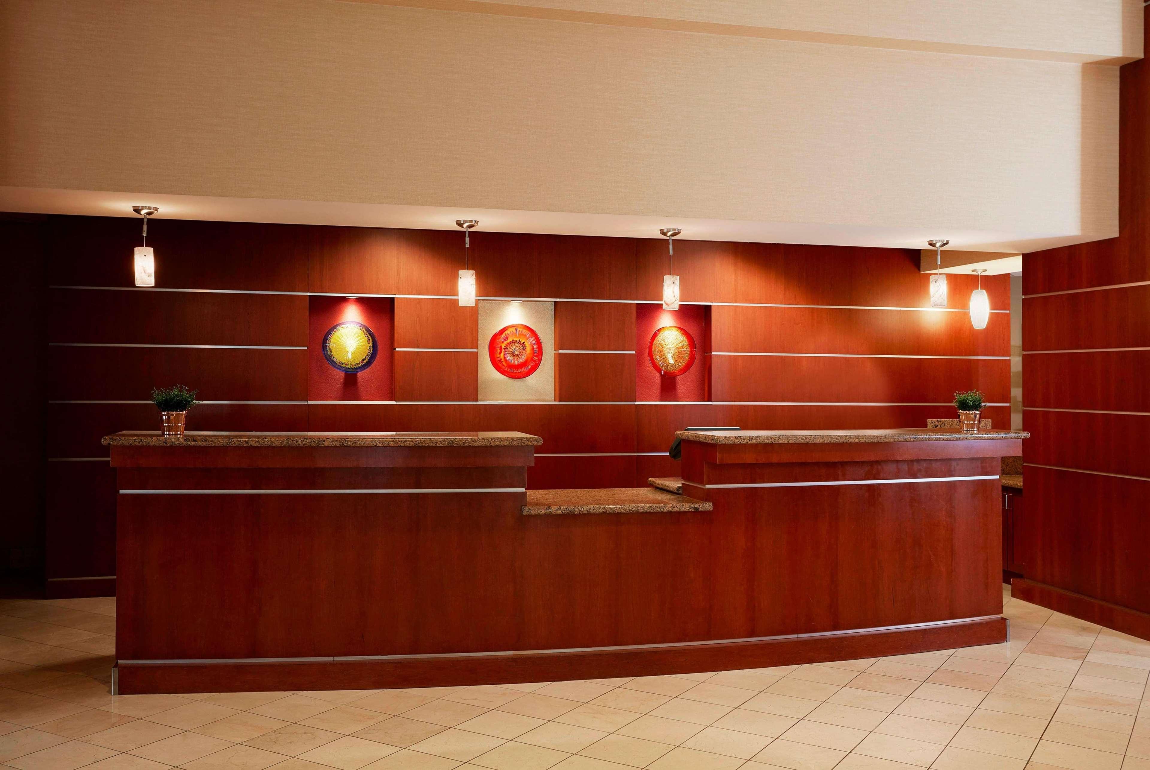 Отель Wyndham Cleveland Airport Экстерьер фото