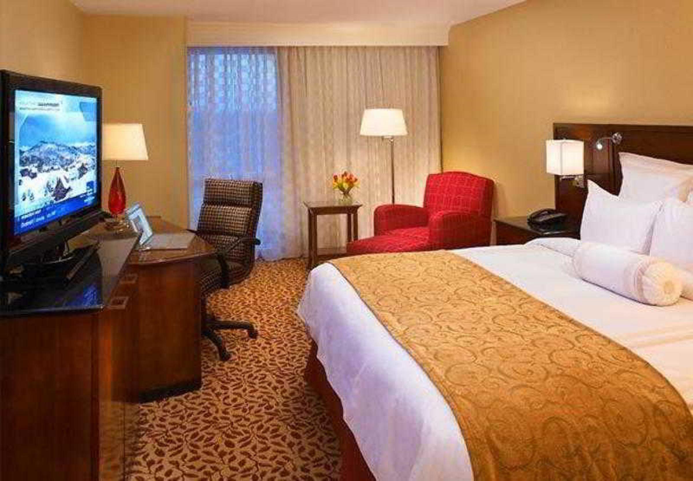 Отель Wyndham Cleveland Airport Экстерьер фото