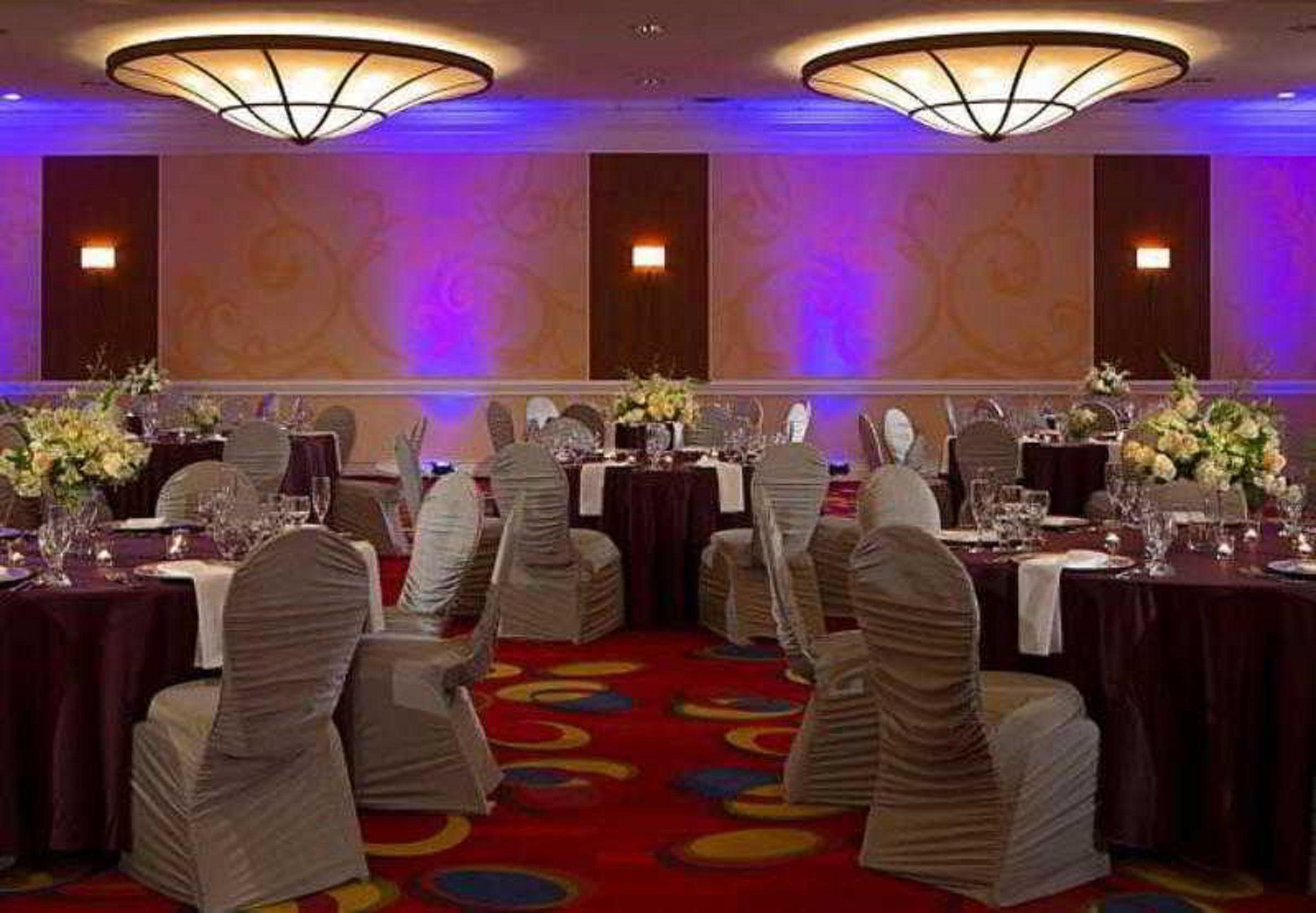 Отель Wyndham Cleveland Airport Экстерьер фото