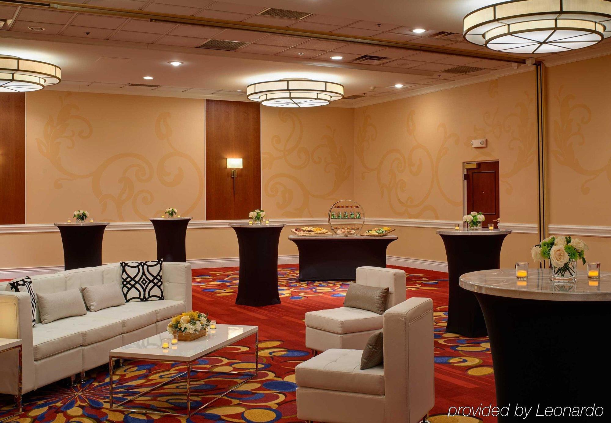 Отель Wyndham Cleveland Airport Экстерьер фото