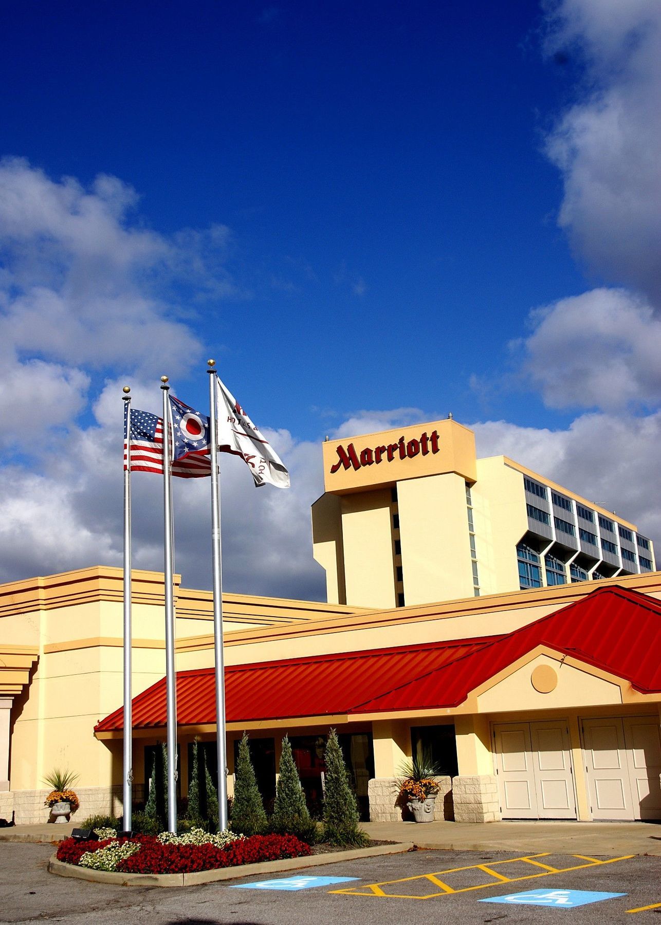 Отель Wyndham Cleveland Airport Экстерьер фото