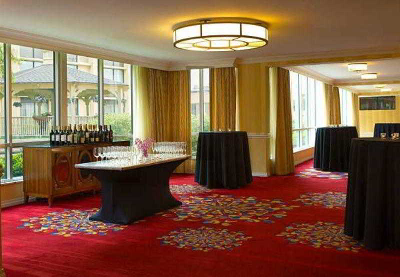 Отель Wyndham Cleveland Airport Экстерьер фото