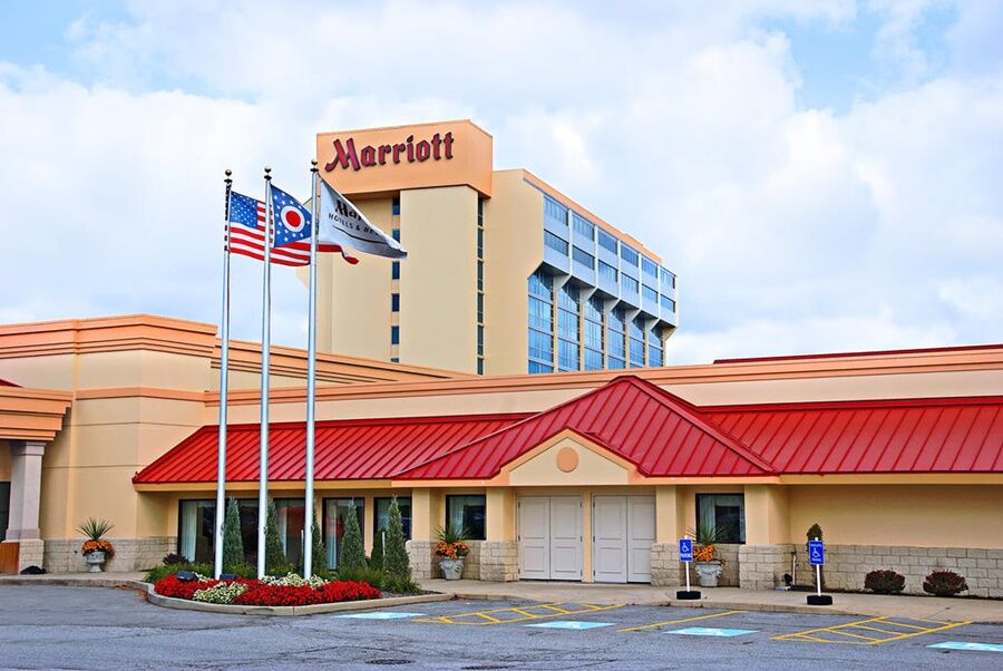 Отель Wyndham Cleveland Airport Экстерьер фото