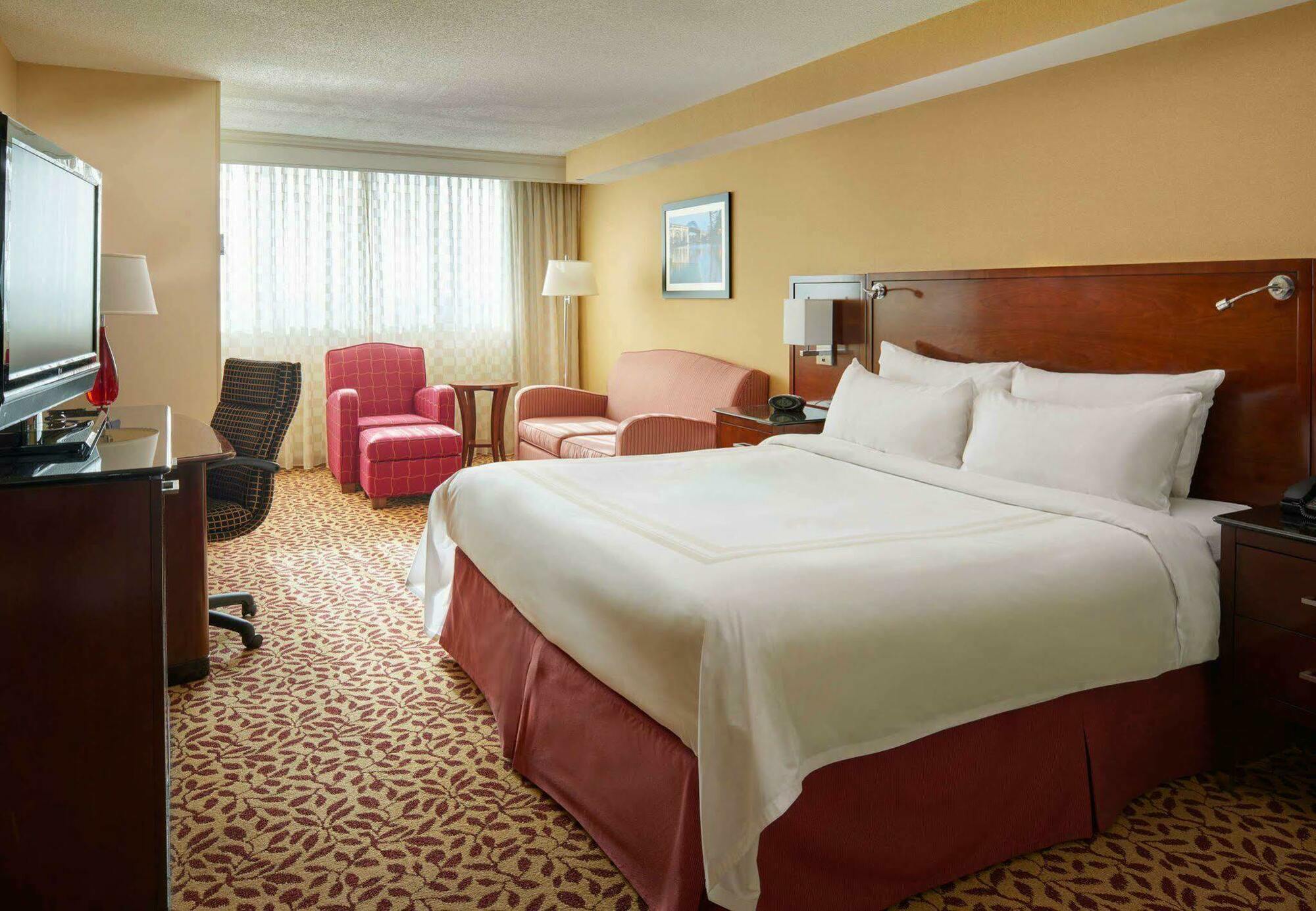 Отель Wyndham Cleveland Airport Экстерьер фото