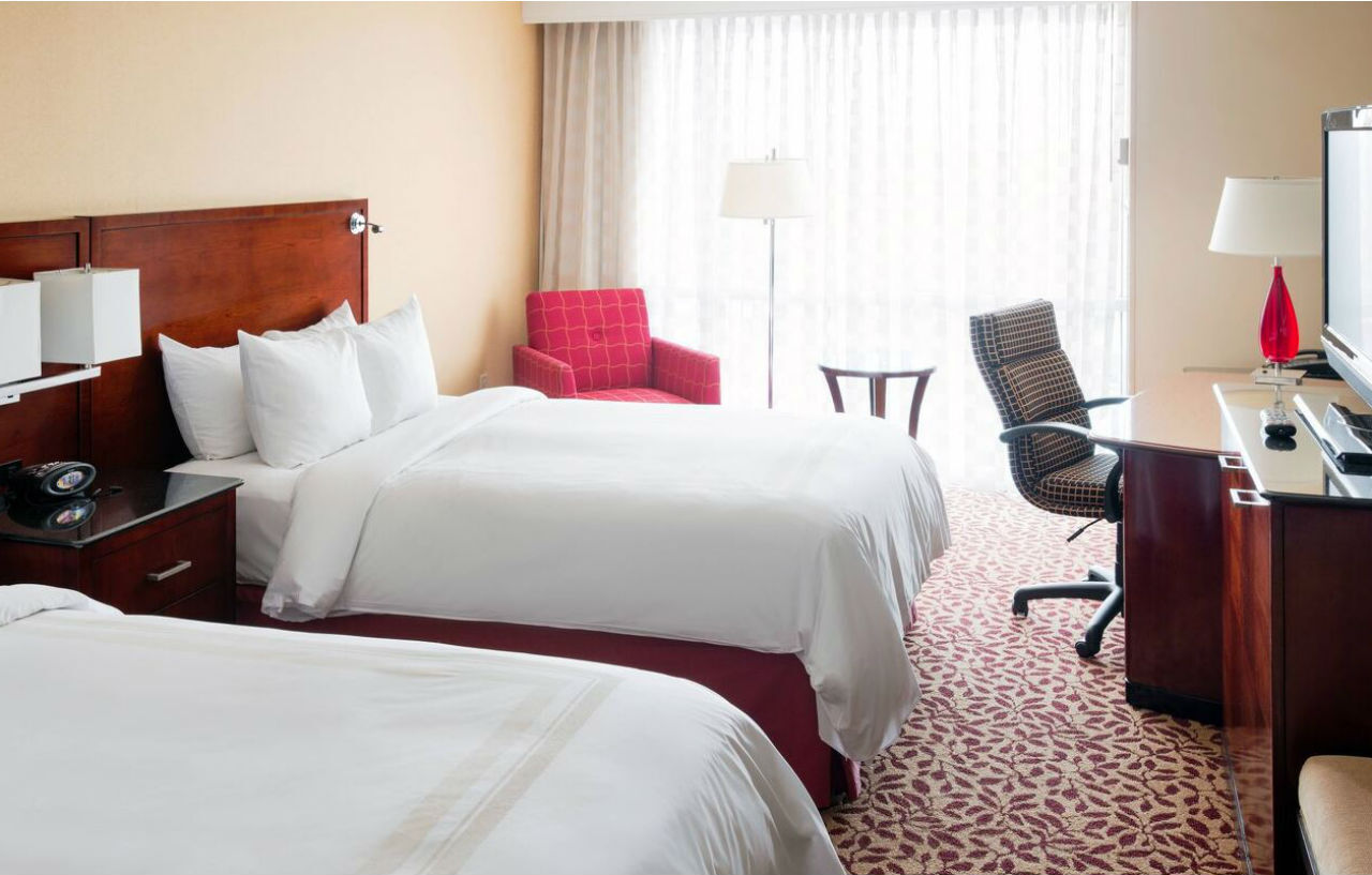 Отель Wyndham Cleveland Airport Экстерьер фото